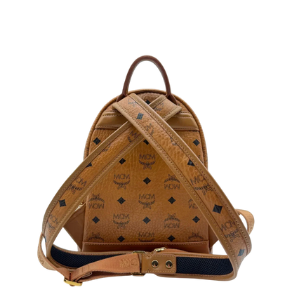 https://cdn.shopify.com/s/files/1/0564/9376/8855/files/MCM_Rucksack_Stark_small_visetos_braun_vintage2288.webp?v=1773325736