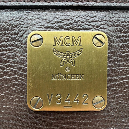 https://cdn.shopify.com/s/files/1/0564/9376/8855/files/MCM_Schultertasche_Hobo_monogram_braun_11.webp?v=1781713303