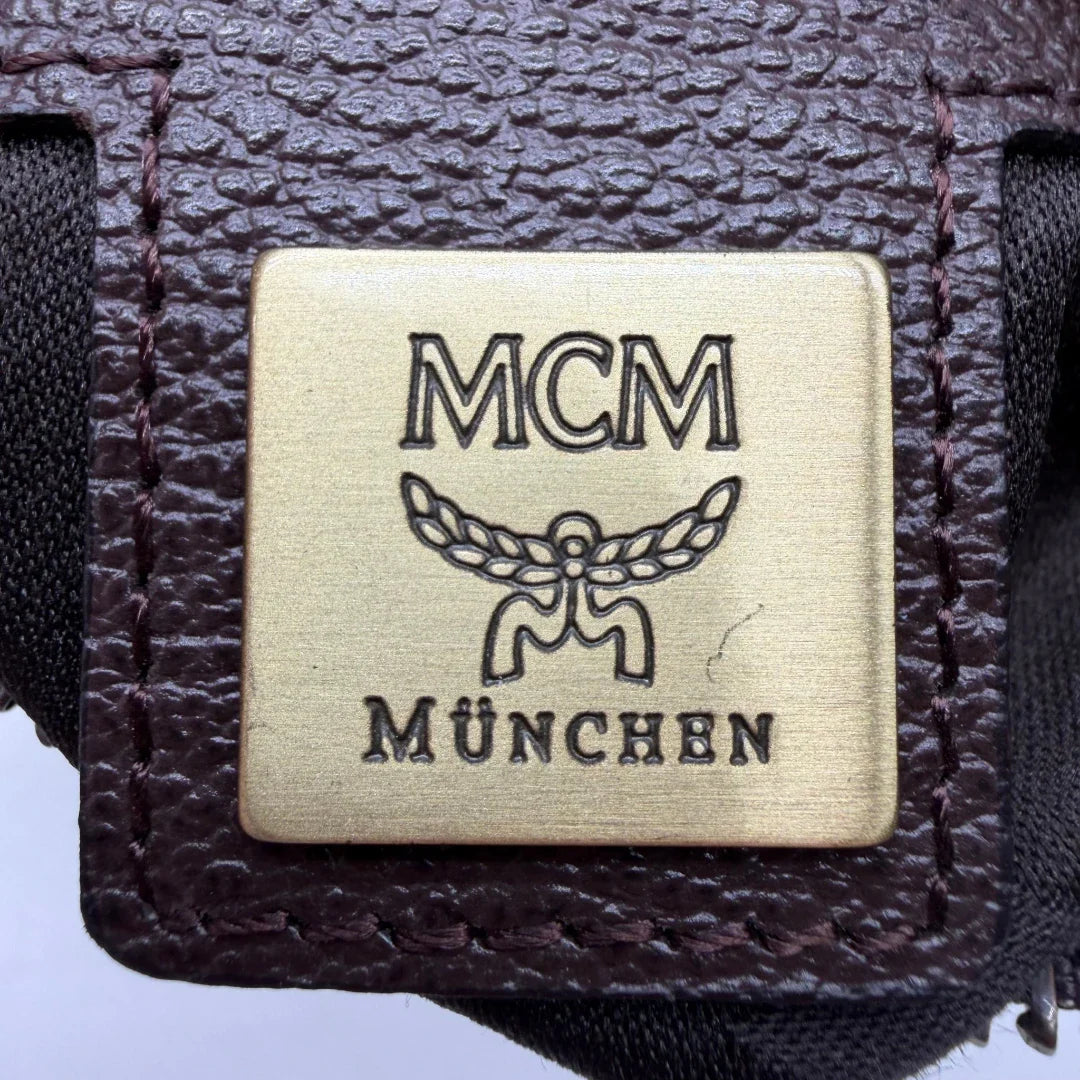 https://cdn.shopify.com/s/files/1/0564/9376/8855/files/MCM_Schultertasche_Hobo_monogram_braun_16.webp?v=1781713303