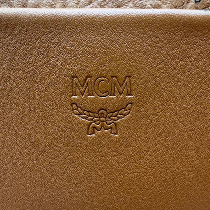 https://cdn.shopify.com/s/files/1/0564/9376/8855/files/MCM_Schultertasche_Hobo_visetos_braun_13.webp?v=1782377855