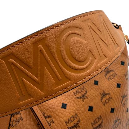 https://cdn.shopify.com/s/files/1/0564/9376/8855/files/MCM_Schultertasche_Hobo_visetos_braun_14.webp?v=1782377855