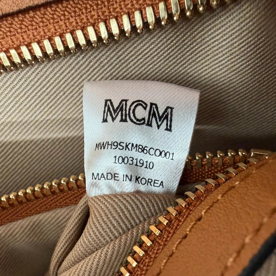 https://cdn.shopify.com/s/files/1/0564/9376/8855/files/MCM_Schultertasche_Hobo_visetos_braun_17.webp?v=1782377855