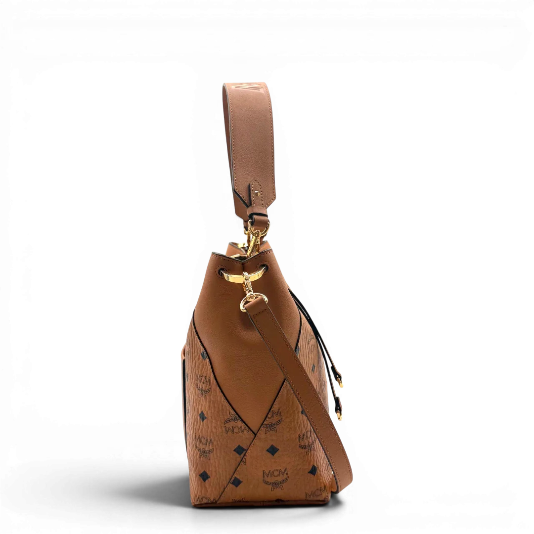 https://cdn.shopify.com/s/files/1/0564/9376/8855/files/MCM_Schultertasche_Hobo_visetos_braun_4.webp?v=1782377854
