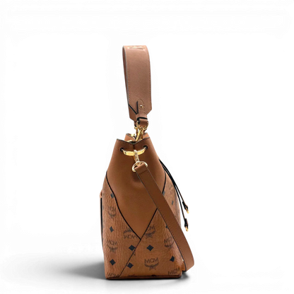 https://cdn.shopify.com/s/files/1/0564/9376/8855/files/MCM_Schultertasche_Hobo_visetos_braun_4.webp?v=1782377854