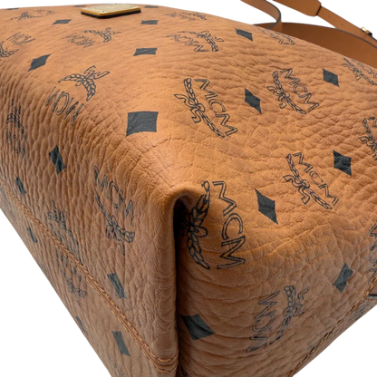 https://cdn.shopify.com/s/files/1/0564/9376/8855/files/MCM_Schultertasche_Hobo_visetos_braun_7.webp?v=1782377855
