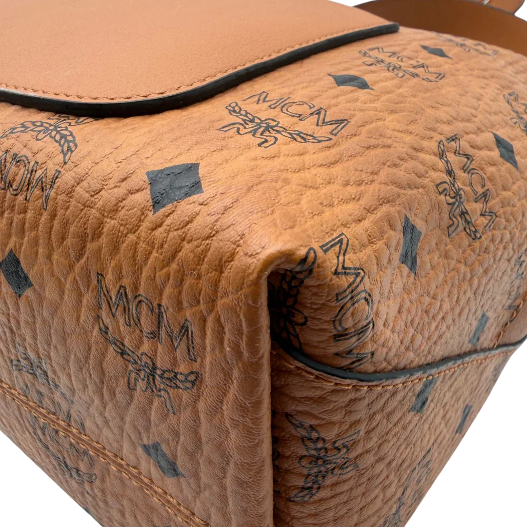 https://cdn.shopify.com/s/files/1/0564/9376/8855/files/MCM_Schultertasche_Hobo_visetos_braun_8.webp?v=1782377855