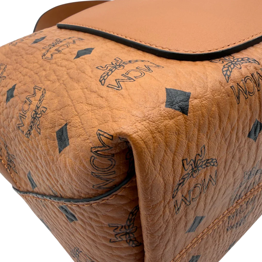https://cdn.shopify.com/s/files/1/0564/9376/8855/files/MCM_Schultertasche_Hobo_visetos_braun_9.webp?v=1782377855