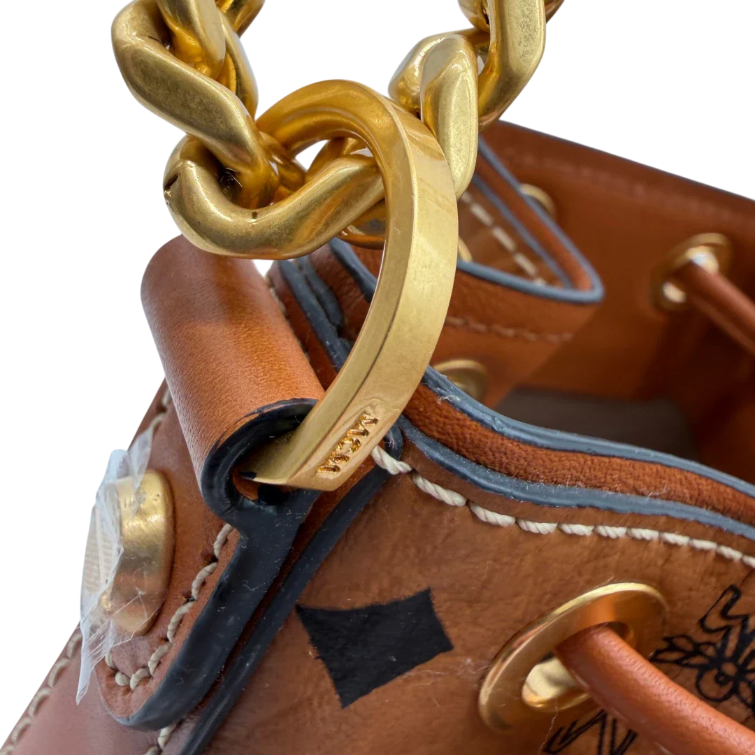 https://cdn.shopify.com/s/files/1/0564/9376/8855/files/MCM_Schultertasche_Soft_Berlin_Bucket_small_visetos_braun_12.webp?v=1782313434