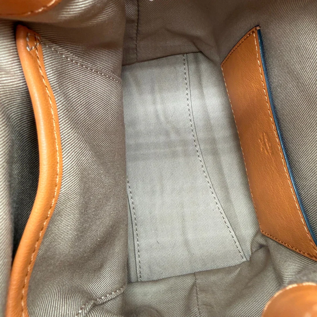 https://cdn.shopify.com/s/files/1/0564/9376/8855/files/MCM_Schultertasche_Soft_Berlin_Bucket_small_visetos_braun_14.webp?v=1782313435