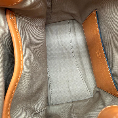 https://cdn.shopify.com/s/files/1/0564/9376/8855/files/MCM_Schultertasche_Soft_Berlin_Bucket_small_visetos_braun_14.webp?v=1782313435