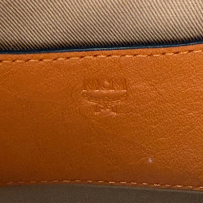 https://cdn.shopify.com/s/files/1/0564/9376/8855/files/MCM_Schultertasche_Soft_Berlin_Bucket_small_visetos_braun_16.webp?v=1782313435