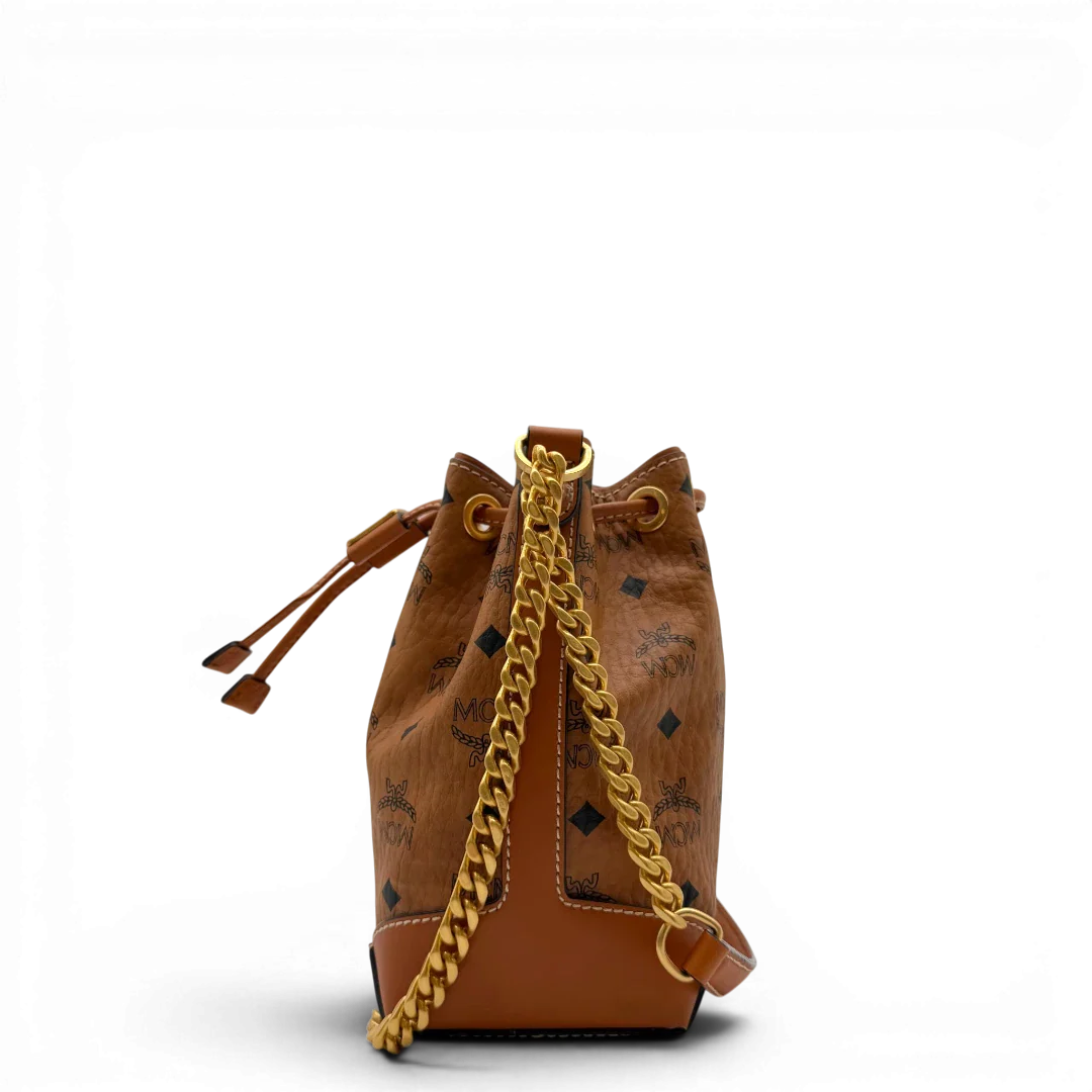 https://cdn.shopify.com/s/files/1/0564/9376/8855/files/MCM_Schultertasche_Soft_Berlin_Bucket_small_visetos_braun_3.webp?v=1782313434
