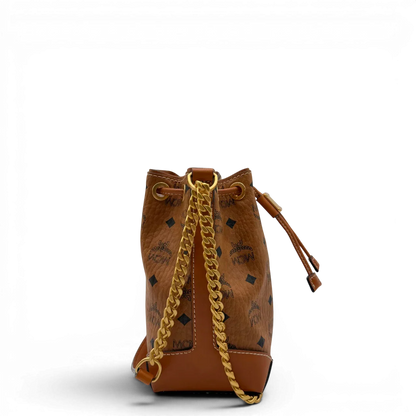 https://cdn.shopify.com/s/files/1/0564/9376/8855/files/MCM_Schultertasche_Soft_Berlin_Bucket_small_visetos_braun_4.webp?v=1782313434