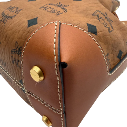 https://cdn.shopify.com/s/files/1/0564/9376/8855/files/MCM_Schultertasche_Soft_Berlin_Bucket_small_visetos_braun_8.webp?v=1782313434