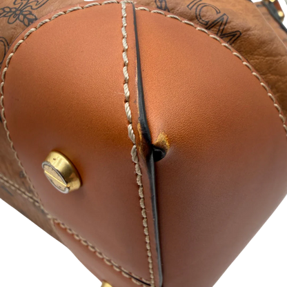 https://cdn.shopify.com/s/files/1/0564/9376/8855/files/MCM_Schultertasche_Soft_Berlin_Bucket_visetos_braun_8.webp?v=1781713453