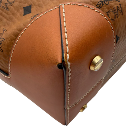 https://cdn.shopify.com/s/files/1/0564/9376/8855/files/MCM_Schultertasche_Soft_Berlin_Bucket_visetos_braun_9.webp?v=1781713453