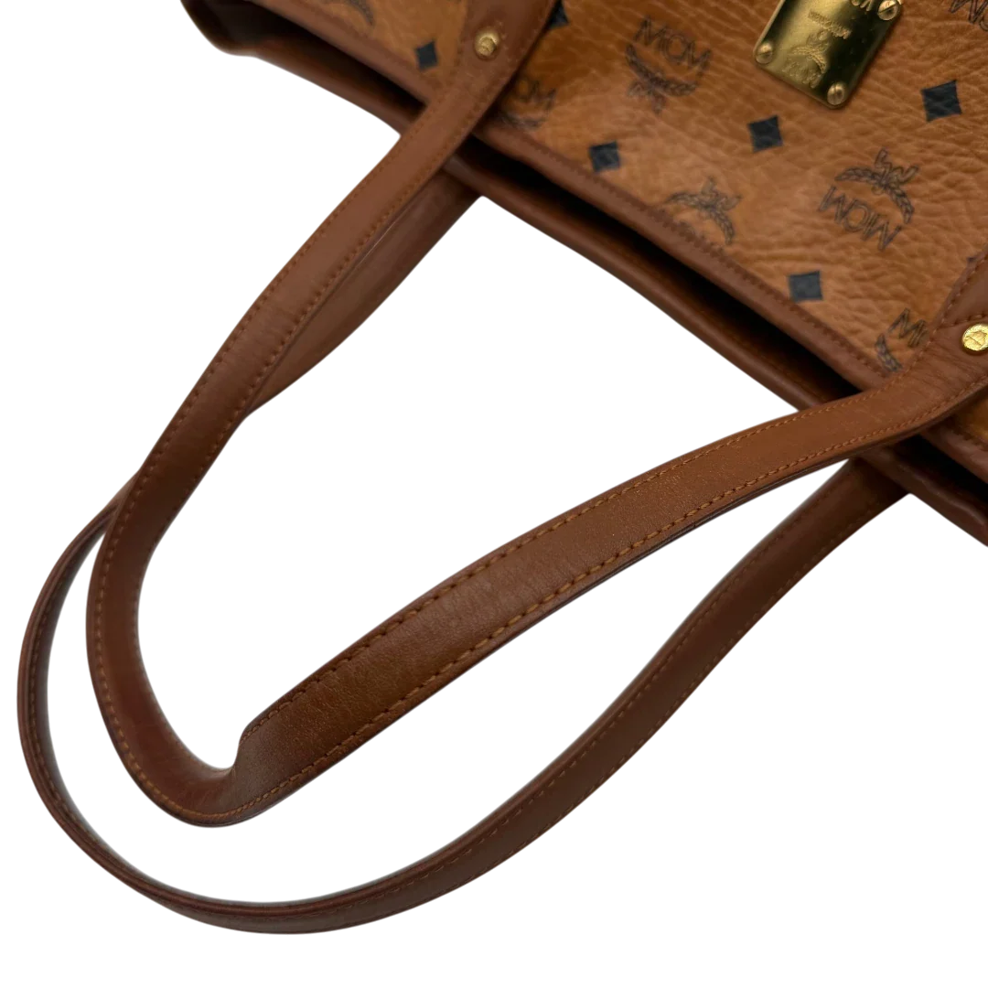 https://cdn.shopify.com/s/files/1/0564/9376/8855/files/MCM_Shopper_Anya_vintage_visetos_braun_10.webp?v=1781713164
