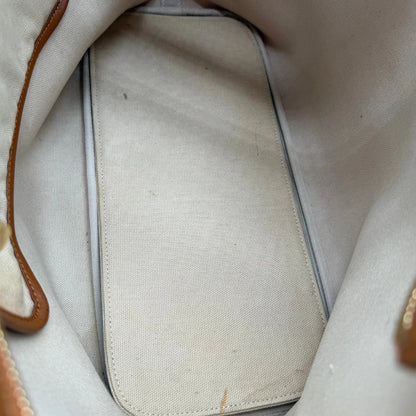 https://cdn.shopify.com/s/files/1/0564/9376/8855/files/MCM_Shopper_Anya_vintage_visetos_braun_15.webp?v=1781713164