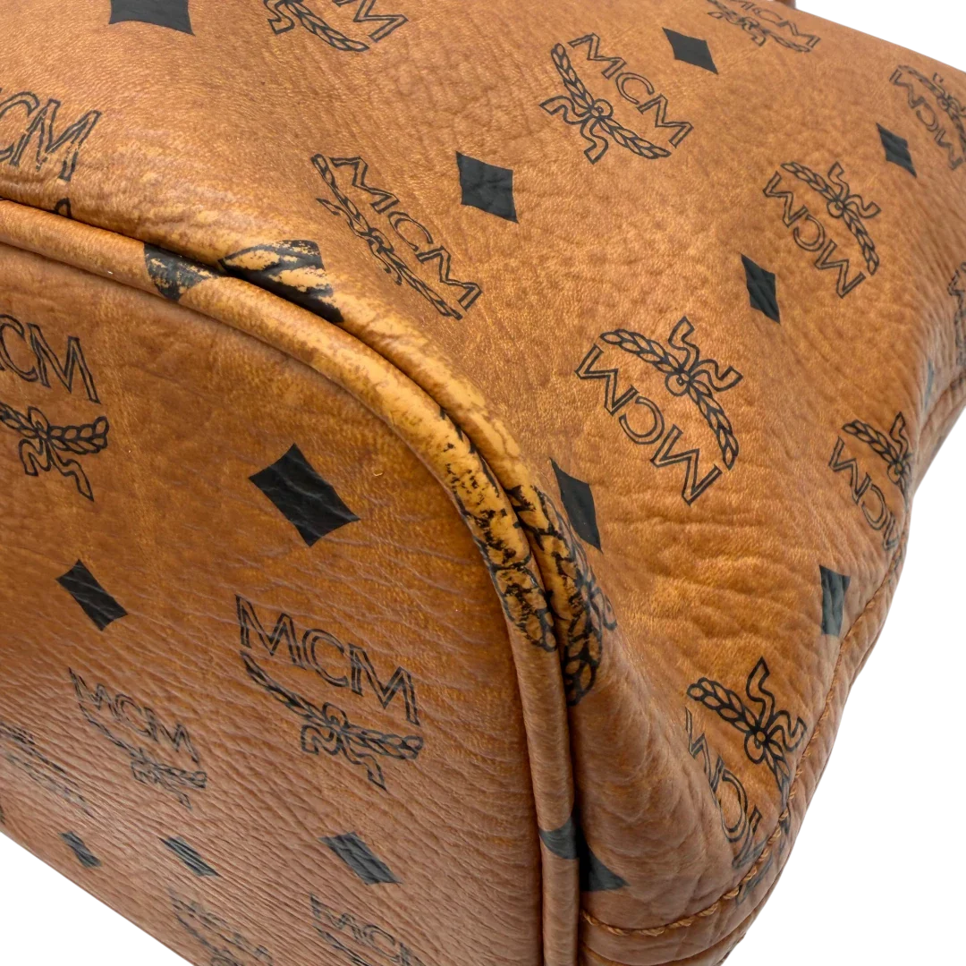 https://cdn.shopify.com/s/files/1/0564/9376/8855/files/MCM_Shopper_Anya_vintage_visetos_braun_6.webp?v=1781713164