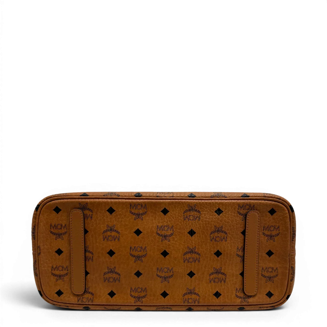 https://cdn.shopify.com/s/files/1/0564/9376/8855/files/MCM_Shopper_Anya_visetos_braun_vintage2354.webp?v=1779969783
