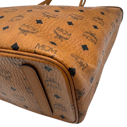https://cdn.shopify.com/s/files/1/0564/9376/8855/files/MCM_Shopper_Anya_visetos_braun_vintage2358.webp?v=1779969783