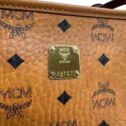 https://cdn.shopify.com/s/files/1/0564/9376/8855/files/MCM_Shopper_Anya_visetos_braun_vintage2360.webp?v=1779969784