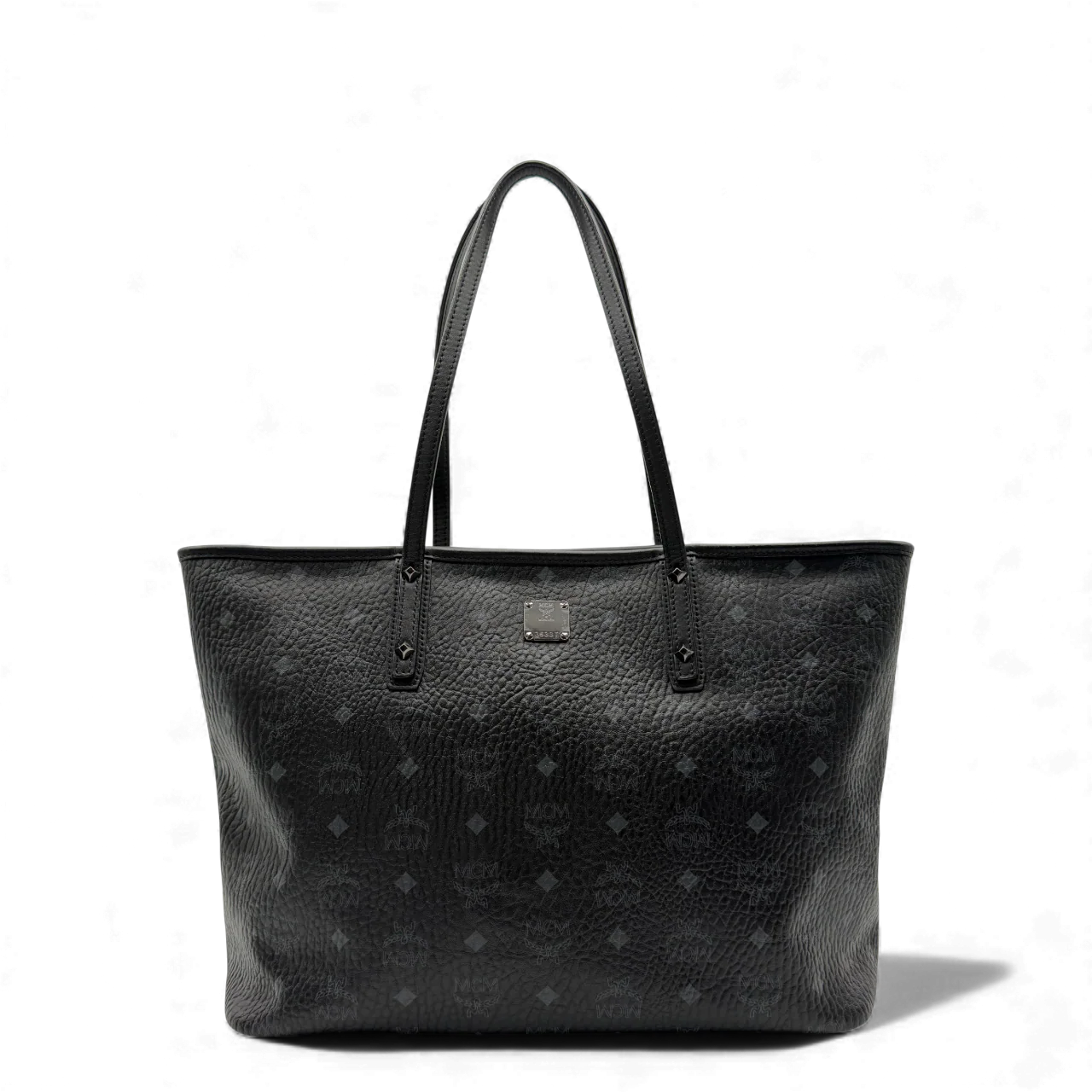 https://cdn.shopify.com/s/files/1/0564/9376/8855/files/MCM_Shopper_Anya_visetos_schwarz_vintage3112.webp?v=1764855944