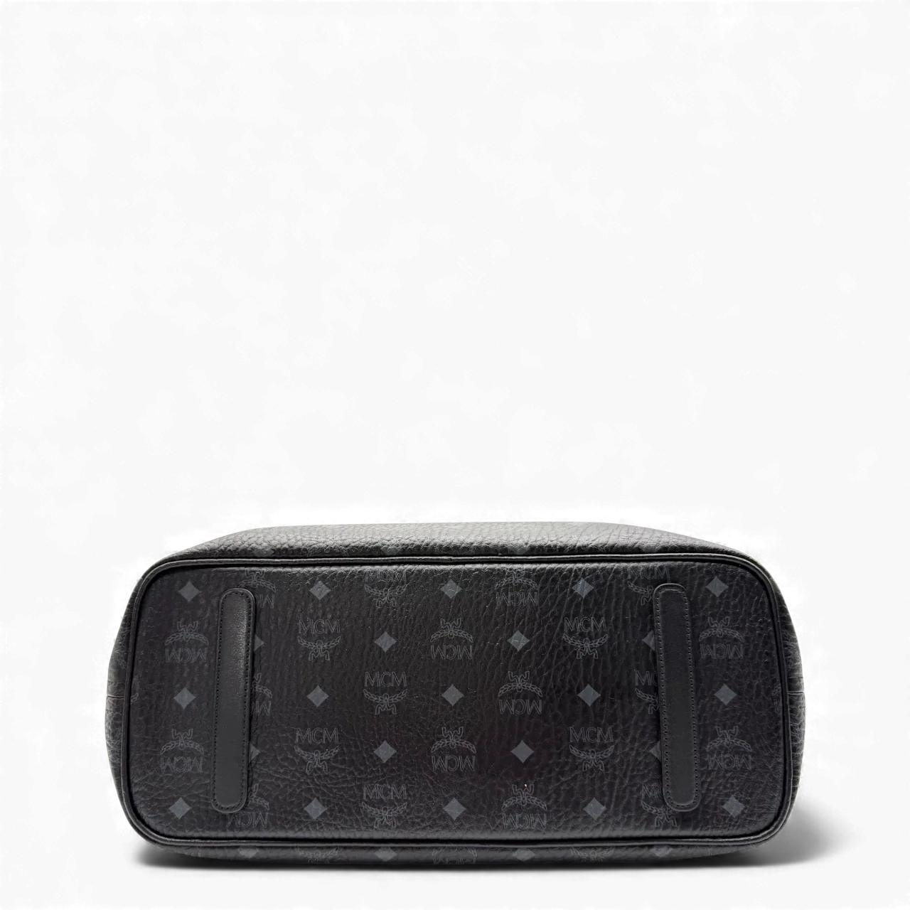 https://cdn.shopify.com/s/files/1/0564/9376/8855/files/MCM_Shopper_Anya_visetos_schwarz_vintage3117.webp?v=1764855887