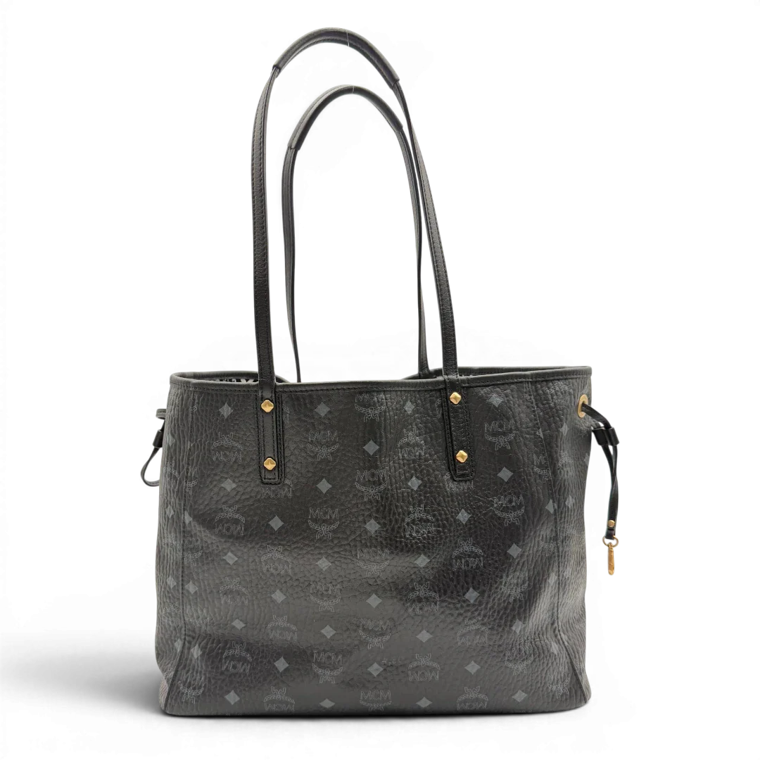 https://cdn.shopify.com/s/files/1/0564/9376/8855/files/MCM_Shopper_Liz_mit_Pochette_visetos_schwarz_vintage8567.webp?v=1781108345