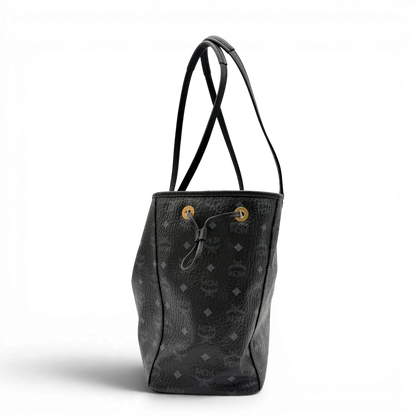 https://cdn.shopify.com/s/files/1/0564/9376/8855/files/MCM_Shopper_Liz_mit_Pochette_visetos_schwarz_vintage8568.webp?v=1781108345