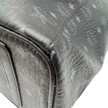 https://cdn.shopify.com/s/files/1/0564/9376/8855/files/MCM_Shopper_Liz_mit_Pochette_visetos_schwarz_vintage8571.webp?v=1781108345