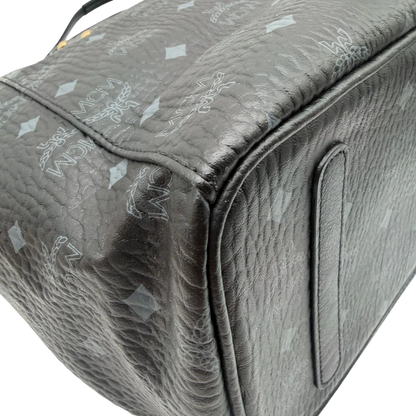 https://cdn.shopify.com/s/files/1/0564/9376/8855/files/MCM_Shopper_Liz_mit_Pochette_visetos_schwarz_vintage8574.webp?v=1781108345