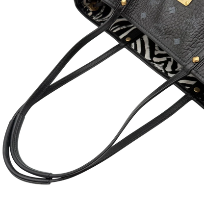 https://cdn.shopify.com/s/files/1/0564/9376/8855/files/MCM_Shopper_Liz_mit_Pochette_visetos_schwarz_vintage8575.webp?v=1781108345