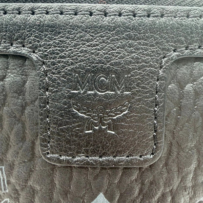 https://cdn.shopify.com/s/files/1/0564/9376/8855/files/MCM_Shopper_Liz_mit_Pochette_visetos_schwarz_vintage8588.webp?v=1781108345