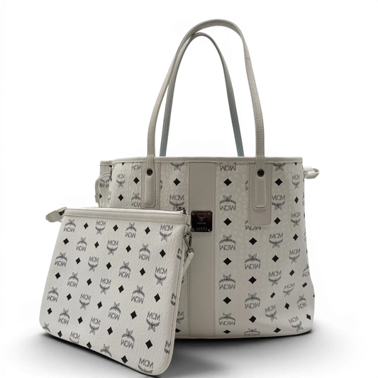 https://cdn.shopify.com/s/files/1/0564/9376/8855/files/MCM_Shopper_Liz_mit_Pochette_visetos_weiss_1.webp?v=1782313118