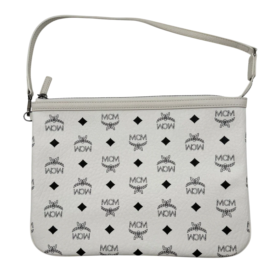https://cdn.shopify.com/s/files/1/0564/9376/8855/files/MCM_Shopper_Liz_mit_Pochette_visetos_weiss_14.webp?v=1782313118