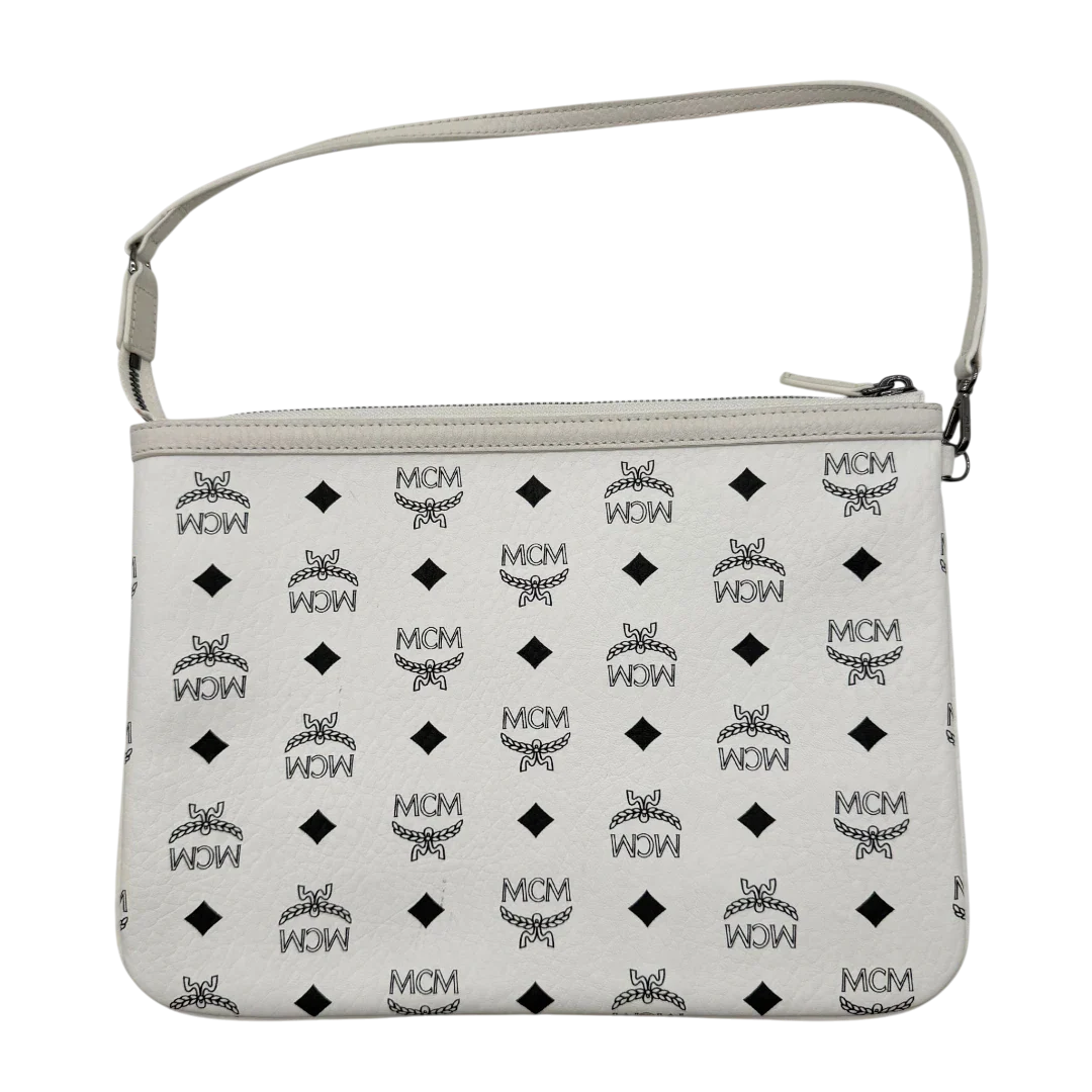 https://cdn.shopify.com/s/files/1/0564/9376/8855/files/MCM_Shopper_Liz_mit_Pochette_visetos_weiss_15.webp?v=1782313118