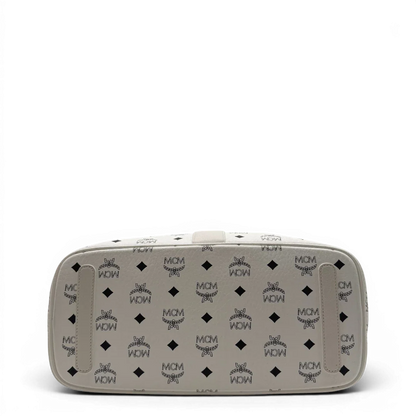 https://cdn.shopify.com/s/files/1/0564/9376/8855/files/MCM_Shopper_Liz_mit_Pochette_visetos_weiss_5.webp?v=1782313118