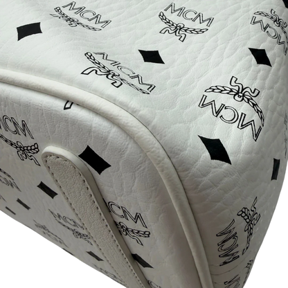 https://cdn.shopify.com/s/files/1/0564/9376/8855/files/MCM_Shopper_Liz_mit_Pochette_visetos_weiss_7.webp?v=1782313118