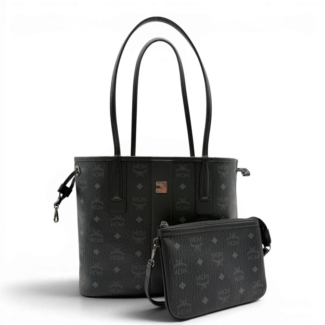 https://cdn.shopify.com/s/files/1/0564/9376/8855/files/MCM_Shopper_Liz_small_mit_Pochette_visetos_schwarz_1.webp?v=1782310251