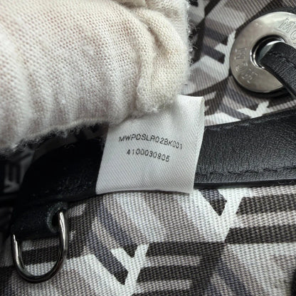 https://cdn.shopify.com/s/files/1/0564/9376/8855/files/MCM_Shopper_Liz_small_mit_Pochette_visetos_schwarz_19.webp?v=1782310251