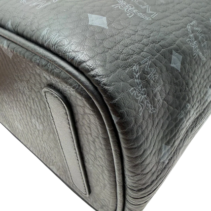 https://cdn.shopify.com/s/files/1/0564/9376/8855/files/MCM_Shopper_Liz_small_mit_Pochette_visetos_schwarz_8.webp?v=1782310251