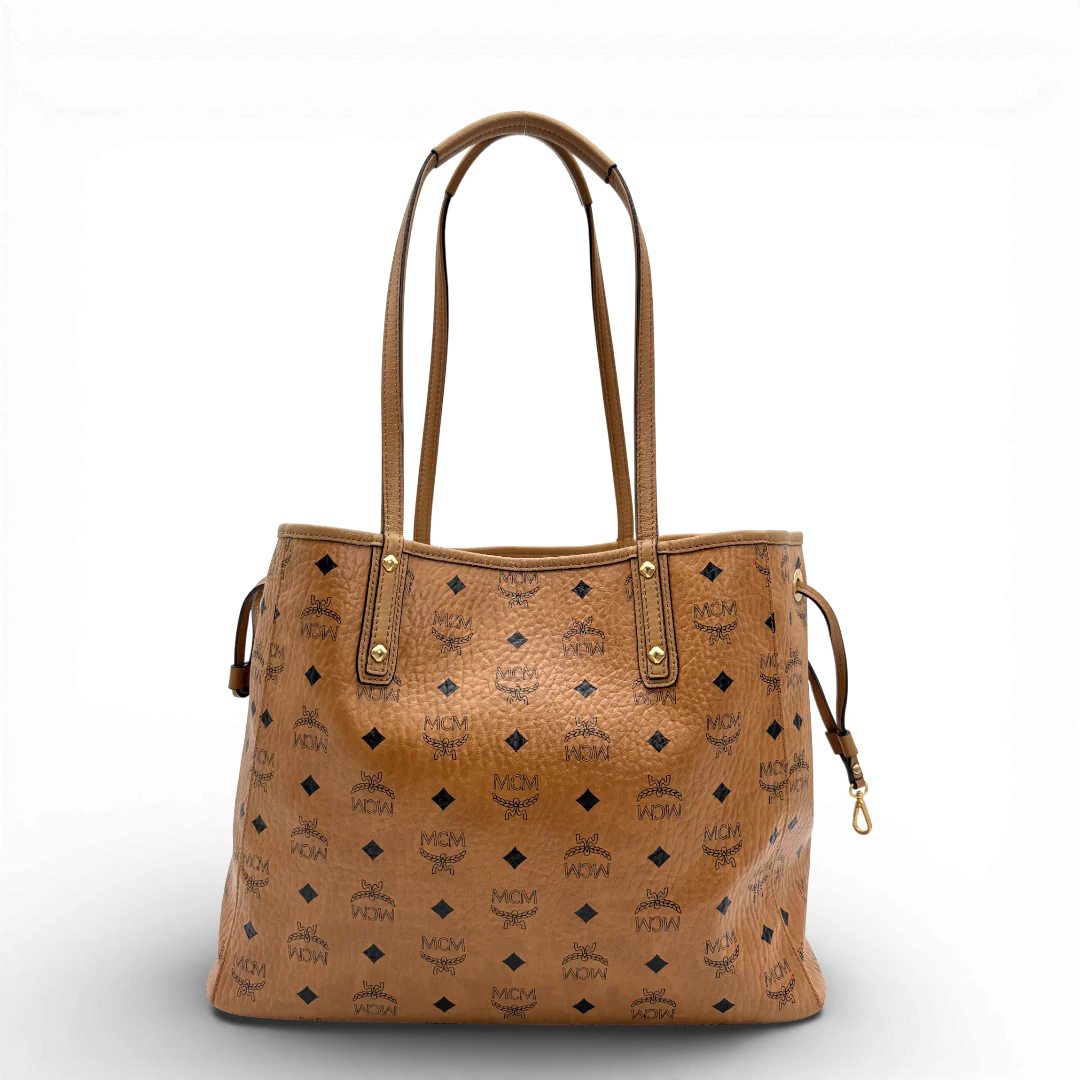 https://cdn.shopify.com/s/files/1/0564/9376/8855/files/MCM_Shopper_Liz_visetos_braun_vintage_0224.webp?v=1770281237