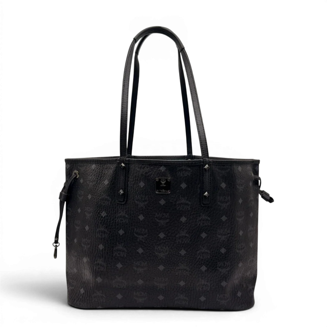 https://cdn.shopify.com/s/files/1/0564/9376/8855/files/MCM_Shopper_Liz_visetos_schwarz_1.webp?v=1784801389
