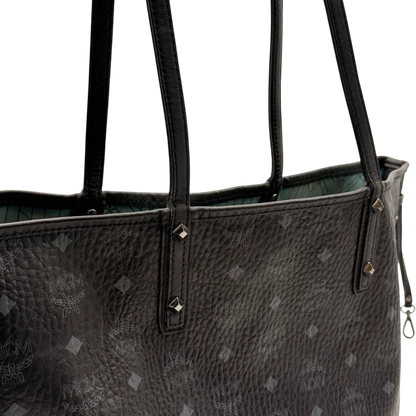 https://cdn.shopify.com/s/files/1/0564/9376/8855/files/MCM_Shopper_Liz_visetos_schwarz_14.webp?v=1784801390