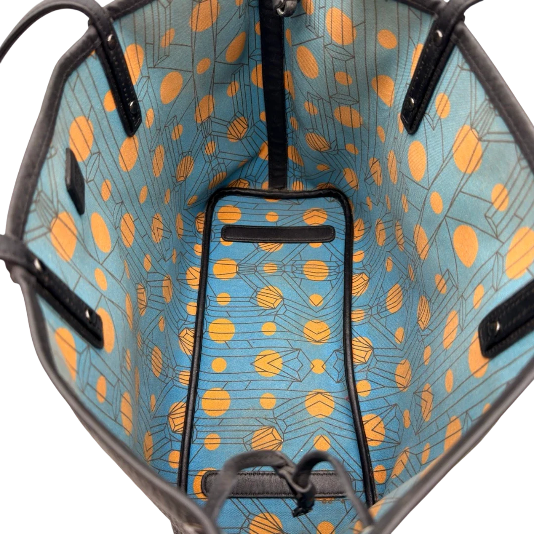 https://cdn.shopify.com/s/files/1/0564/9376/8855/files/MCM_Shopper_Liz_visetos_schwarz_15.webp?v=1784801390
