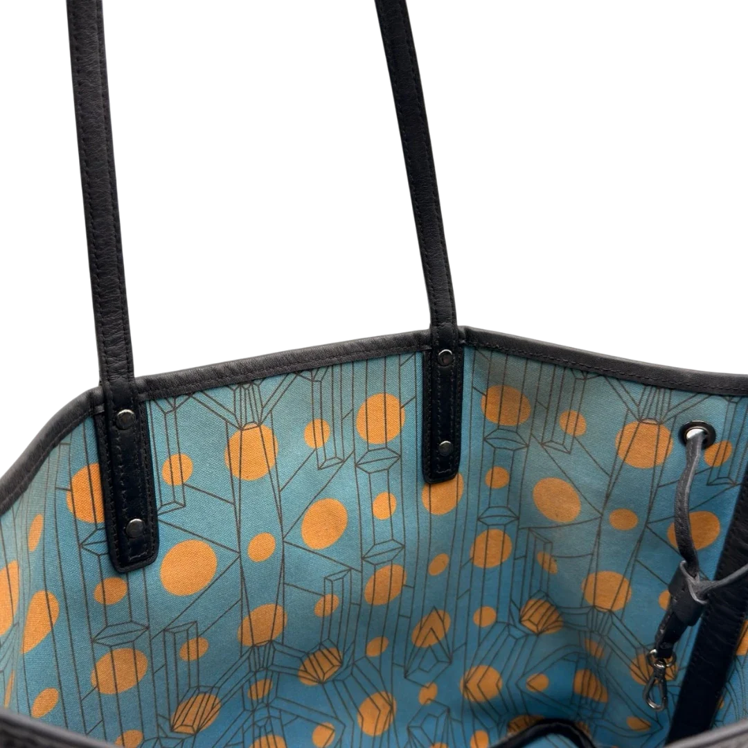 https://cdn.shopify.com/s/files/1/0564/9376/8855/files/MCM_Shopper_Liz_visetos_schwarz_18.webp?v=1784801390