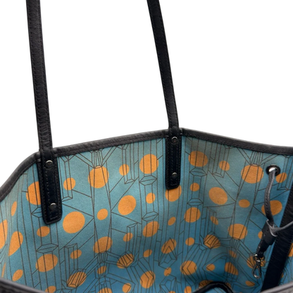 https://cdn.shopify.com/s/files/1/0564/9376/8855/files/MCM_Shopper_Liz_visetos_schwarz_18.webp?v=1784801390