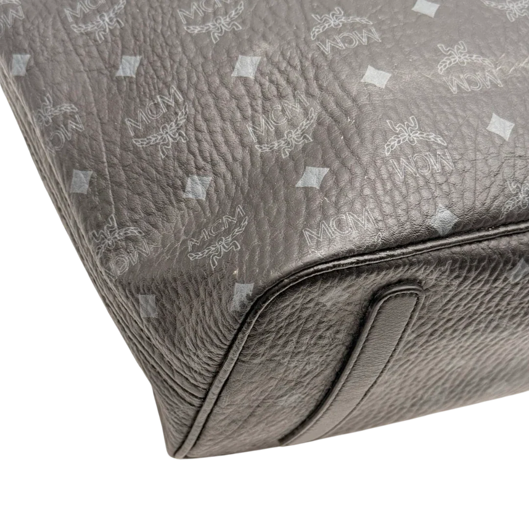 https://cdn.shopify.com/s/files/1/0564/9376/8855/files/MCM_Shopper_Liz_visetos_schwarz_7.webp?v=1784801390