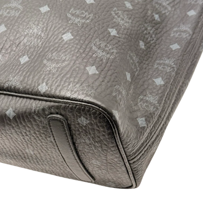 https://cdn.shopify.com/s/files/1/0564/9376/8855/files/MCM_Shopper_Liz_visetos_schwarz_8.webp?v=1784801390